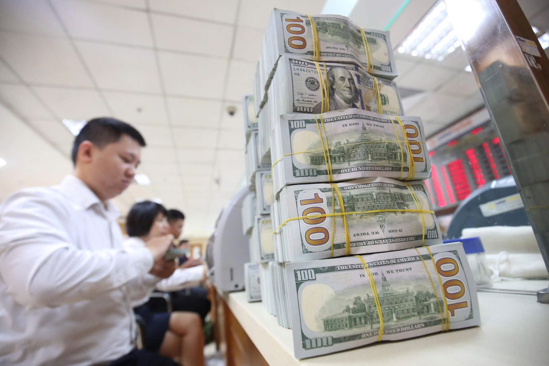 Dự trữ ngoại hối cạn kiệt
