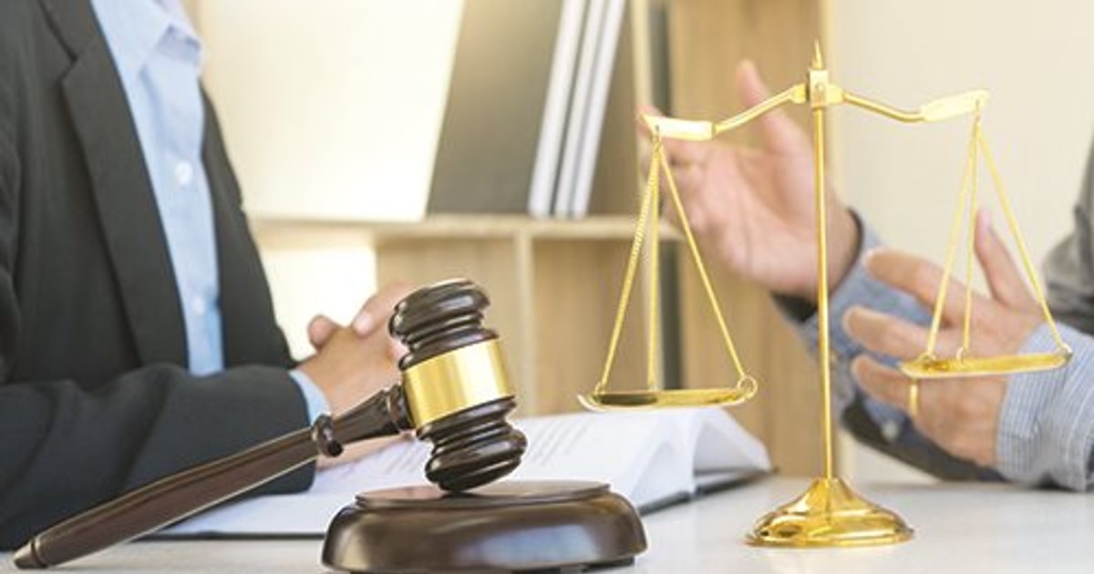 Khởi kiện ra tòa và thi hành án