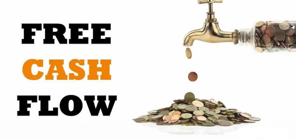 Phân tích dòng tiền FCF, so sánh P/E