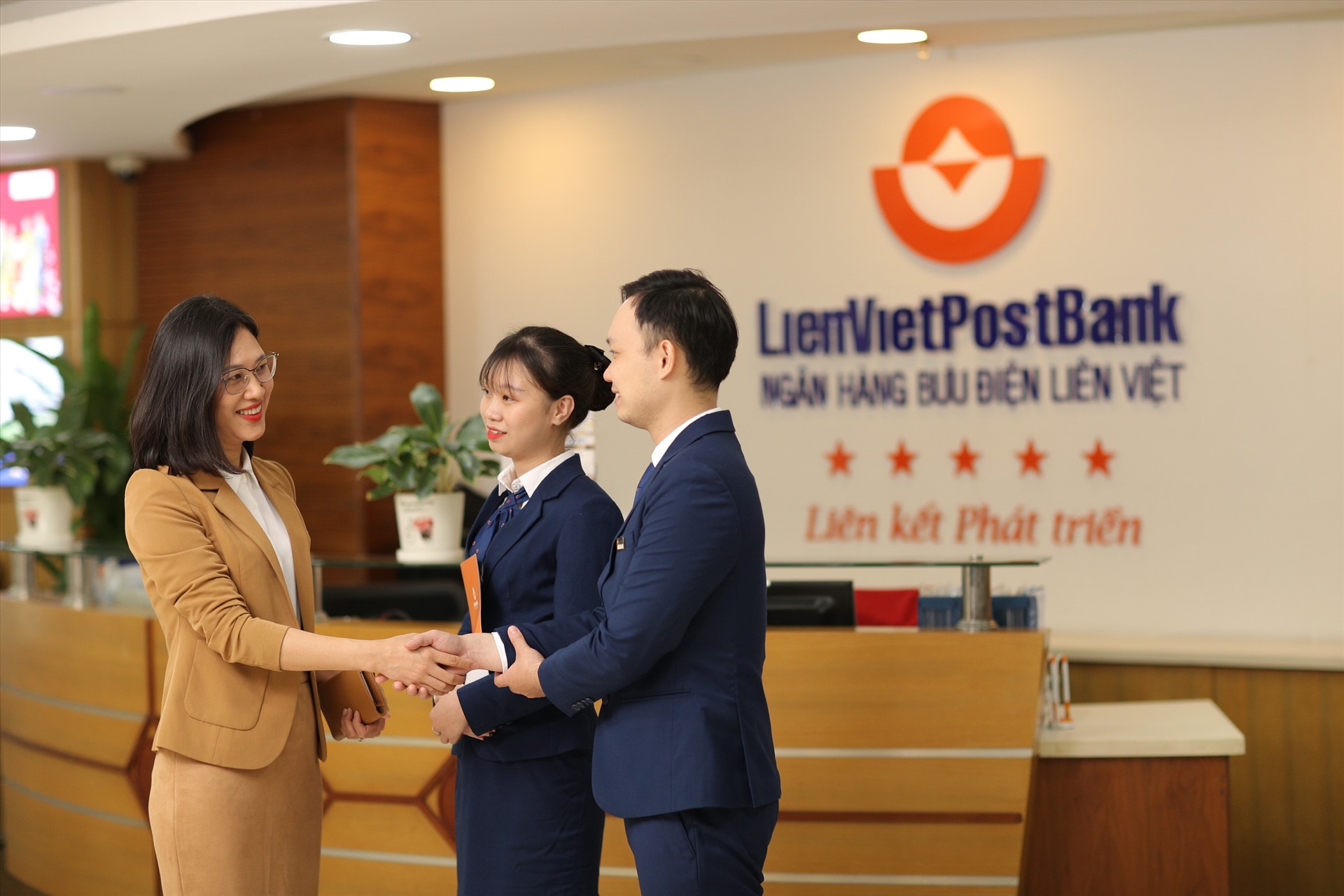 Cổ phiếu LPB: Thông tin, Đặc điểm, Phân tích và Hướng dẫn Đầu tư 3 LienVietPostBank