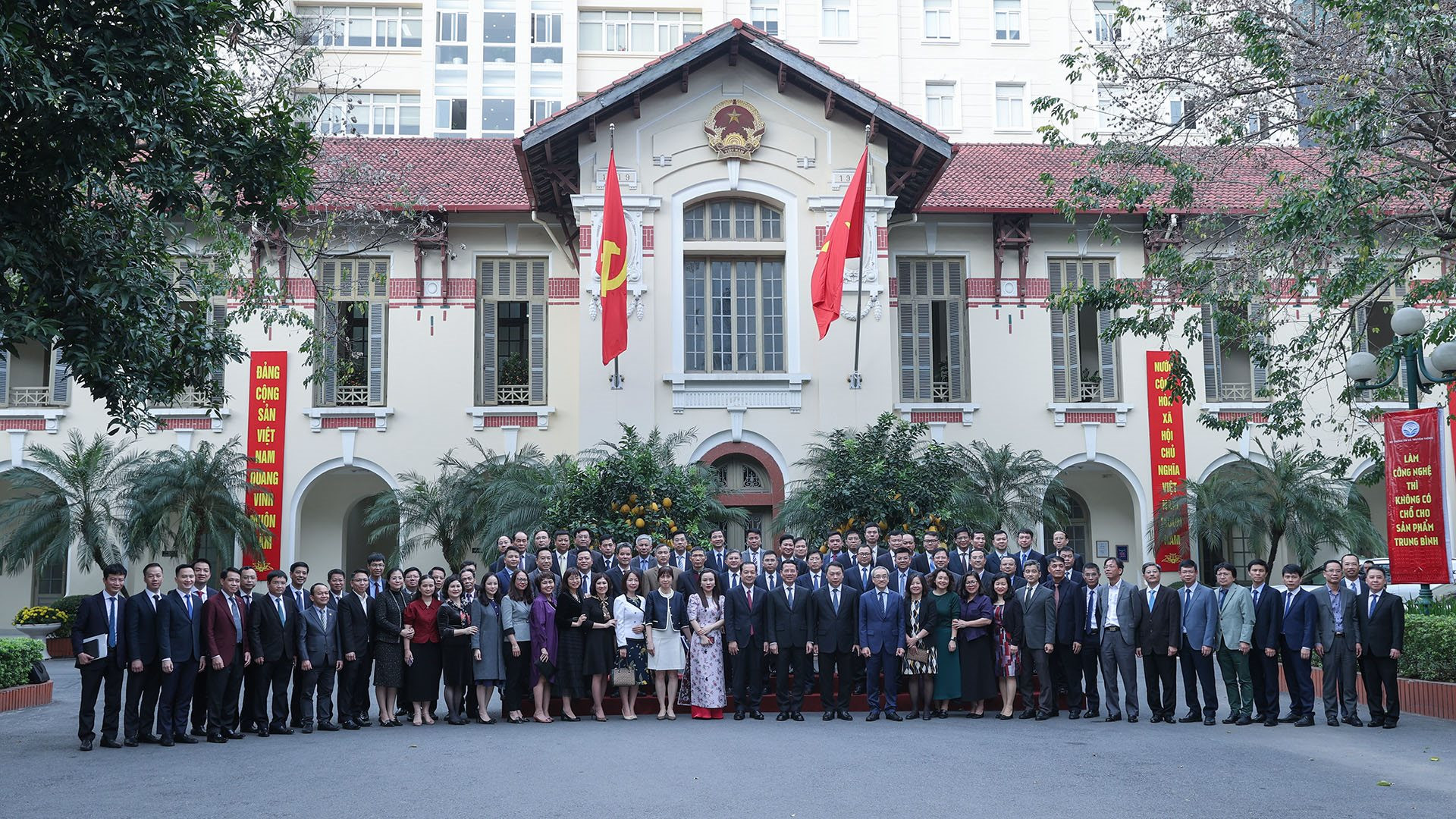 Cổ phiếu Mobifone: Thông tin, Lộ trình Cổ phần hóa, Phân tích & Tiềm năng đầu tư 10 Bộ Thông tin và Truyền thông