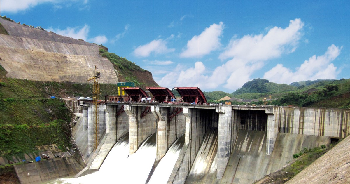 Công Ty Cổ Phần Thủy Điện Miền Trung (CHP)