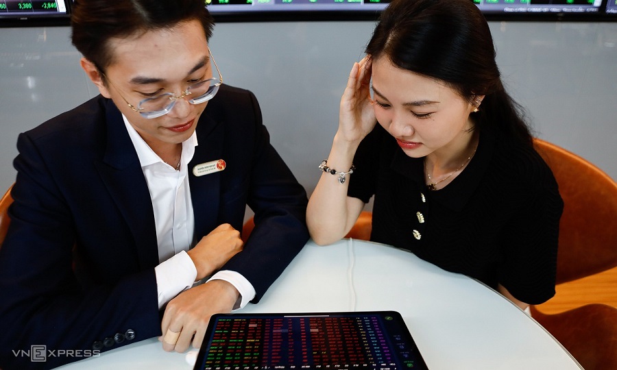 Phân Tích Chứng Khoán Hôm Nay 30 Tháng 7: Bẫy Tăng Giá "Bull-Trap" Hay Cú Rũ Bỏ Kinh Điển? 40 Phân tích chứng khoán hôm nay 30 tháng 7 và kế hoạch hành động phiên sau