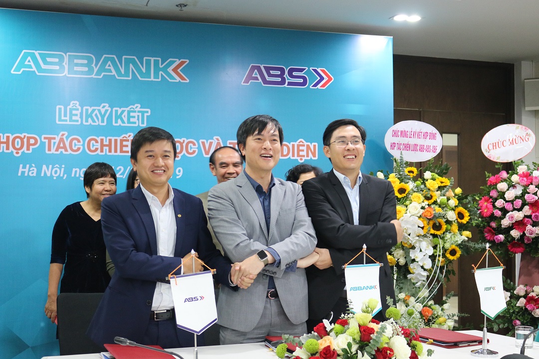 Thay Đổi Trong Tầm Nhìn Chiến Lược Và Thượng Tầng Kiến Trúc