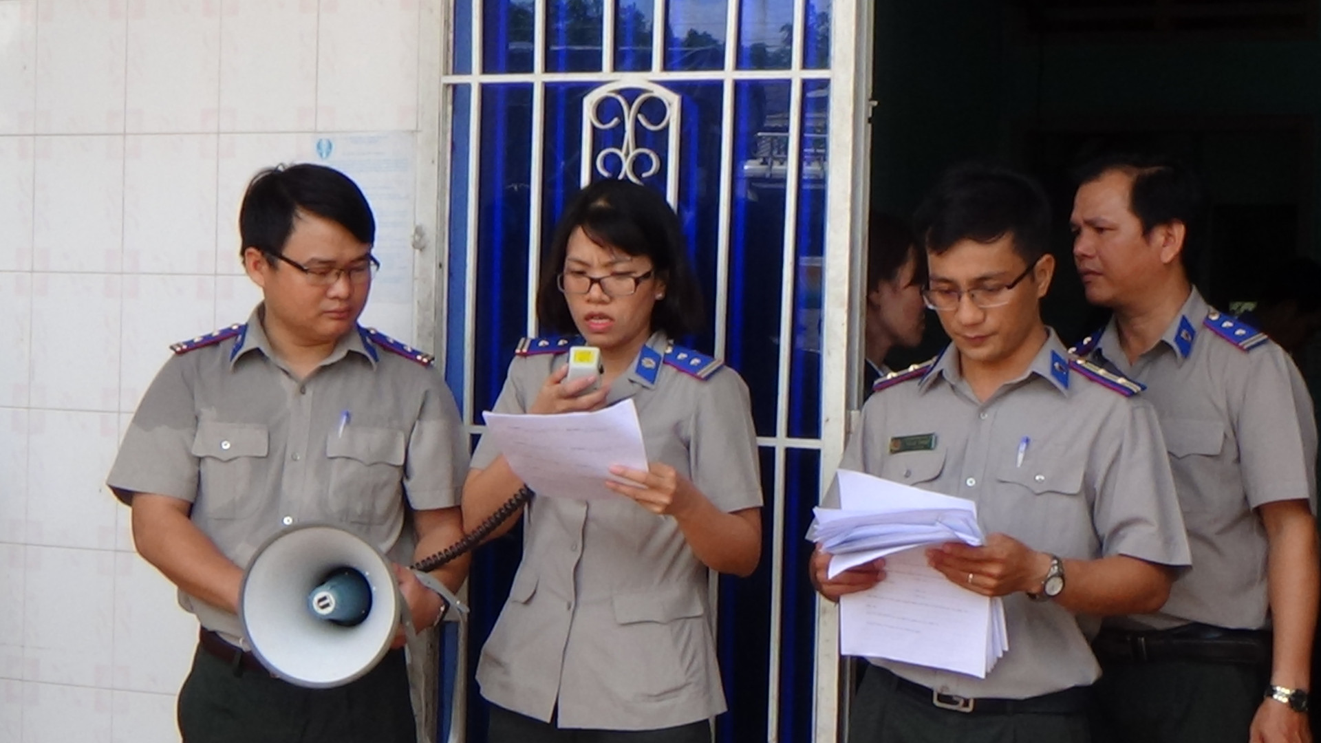 tiến hành kê biên