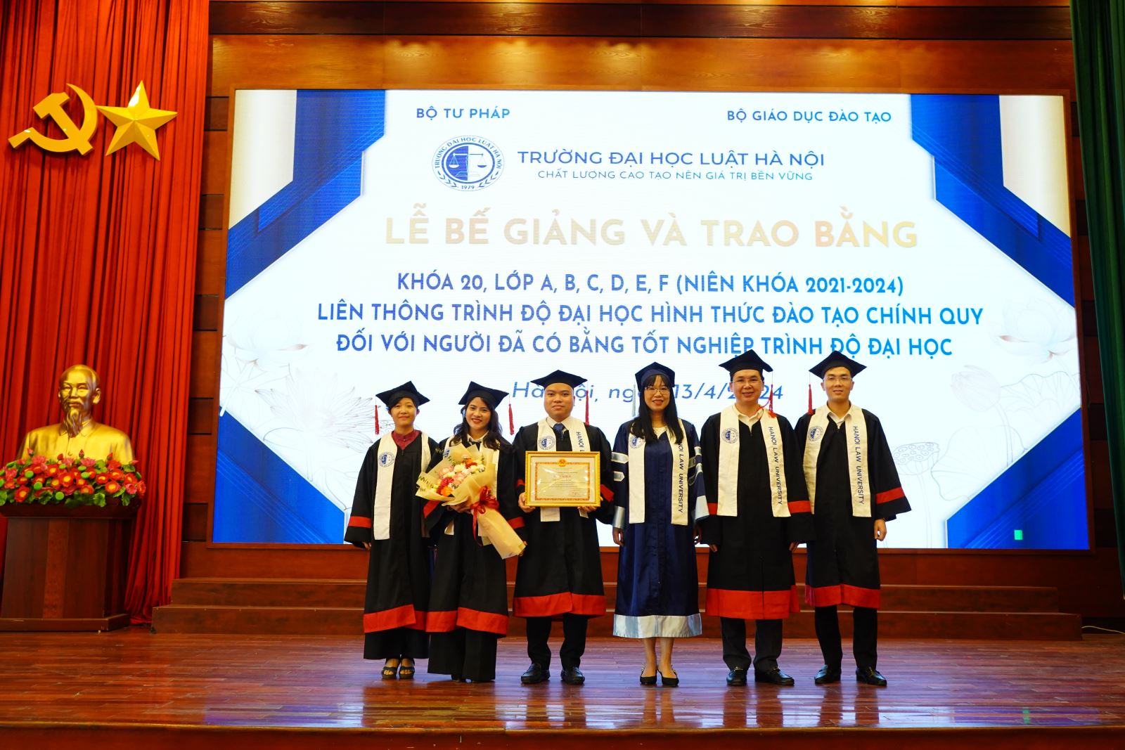Tốt nghiệp đại học trở lên.