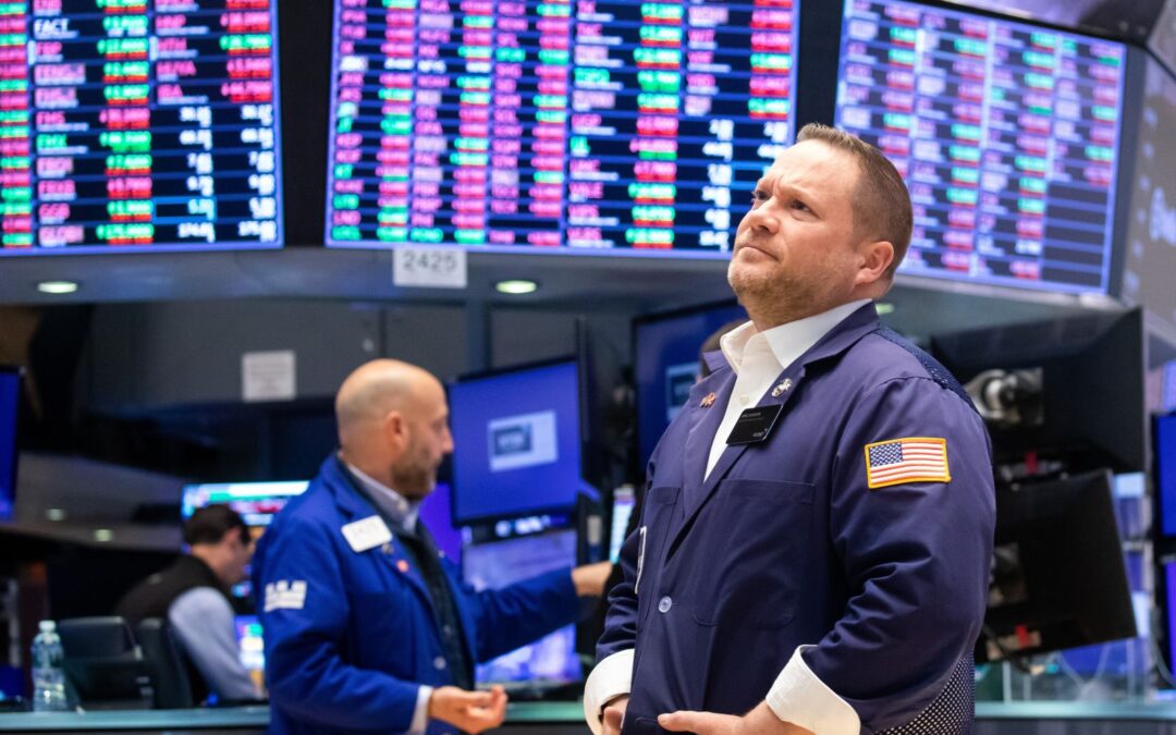 Chứng khoán Thế giới: Thông tin, Các Chỉ số, Đặc điểm và Cách đầu tư