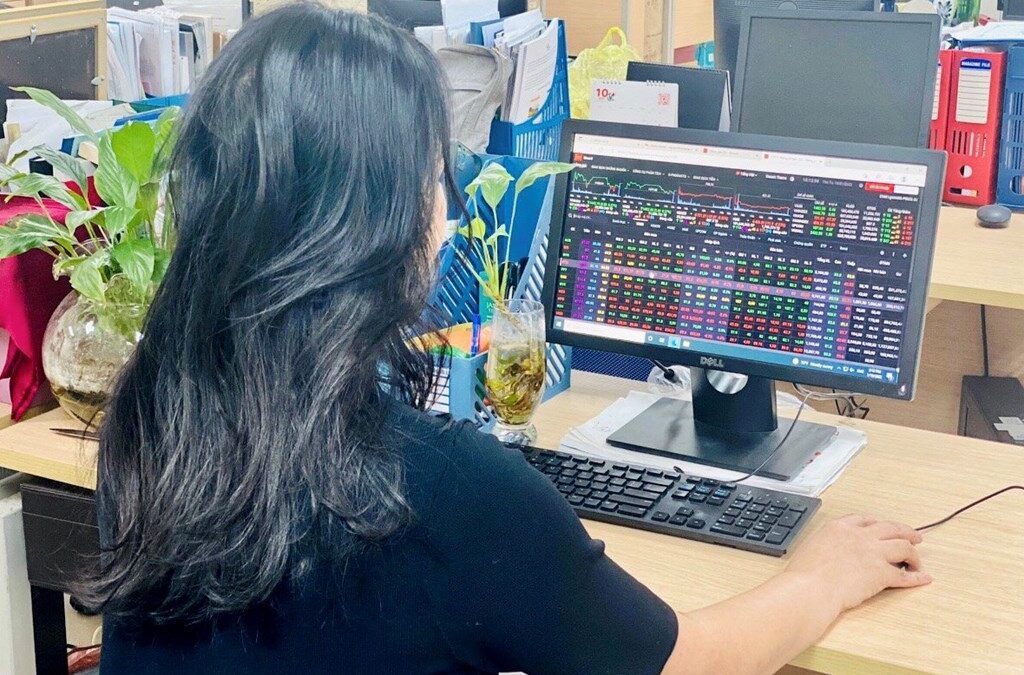 Việc làm chứng khoán: Thông tin, Vị trí phổ biến, Yêu cầu và Lộ trình sự nghiệp