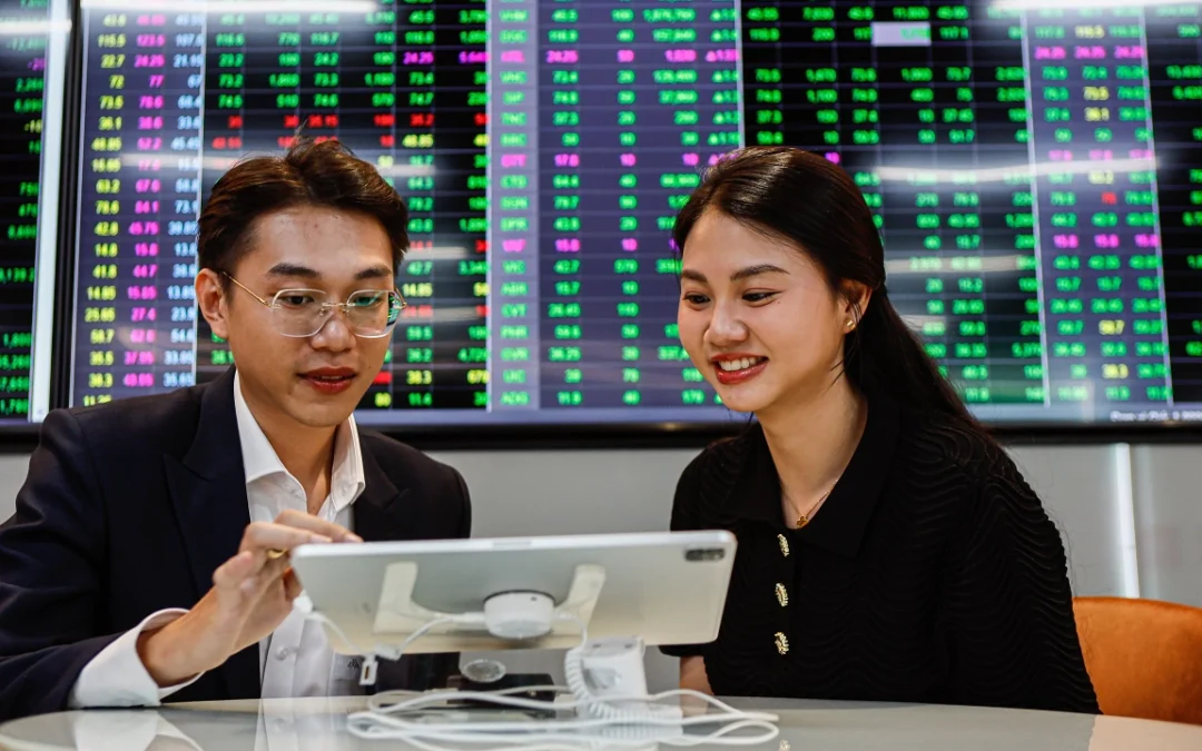 Bao nhiêu tuổi thì được đầu tư chứng khoán: Thông tin, Quy định, Lợi ích và Cách thực hiện