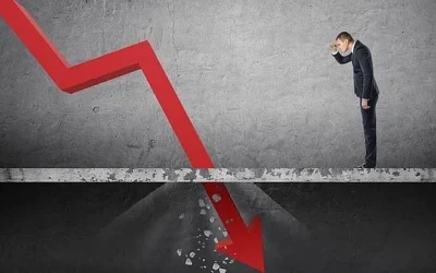 Bắt đáy cổ phiếu: Khái niệm, Dấu hiệu kỹ thuật, Chiến lược thực chiến và Quản trị rủi ro